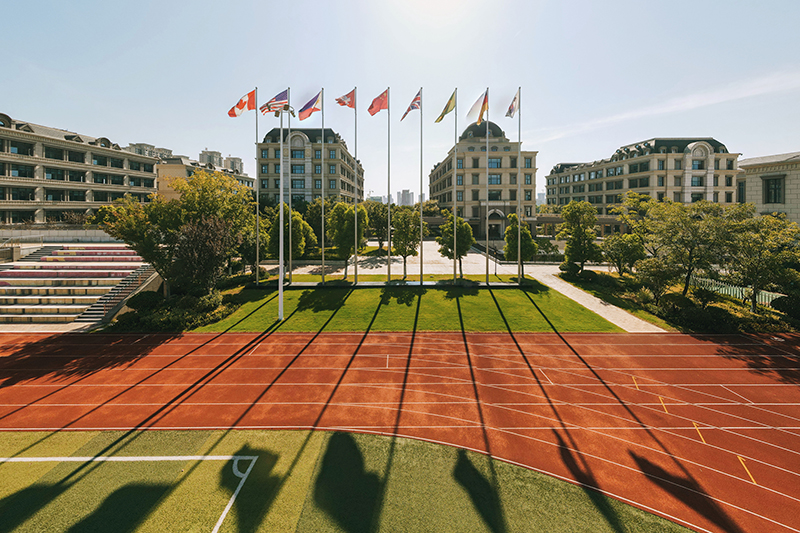 在深秋的新華，遇見一眼心動(dòng)的“美拉德”校園！