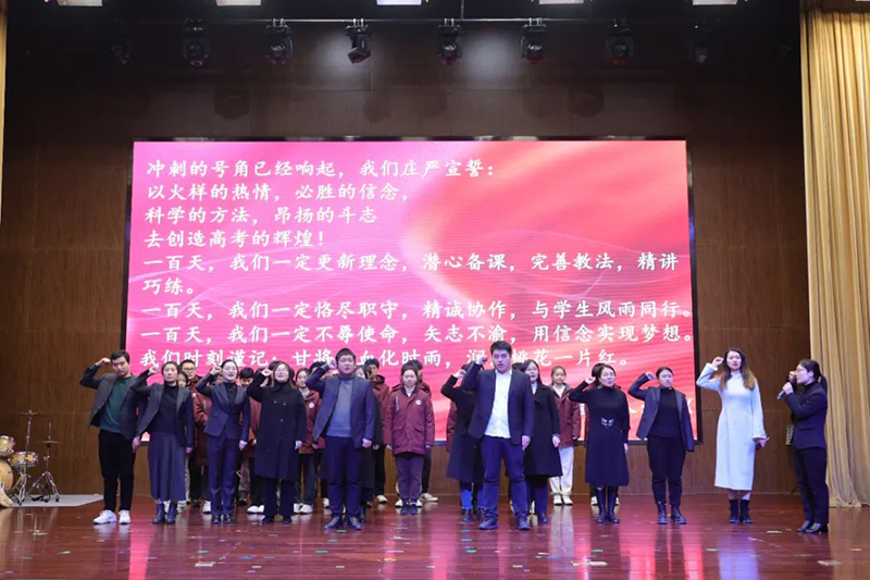 百日鑄劍酬壯志，大任始承破長(zhǎng)空