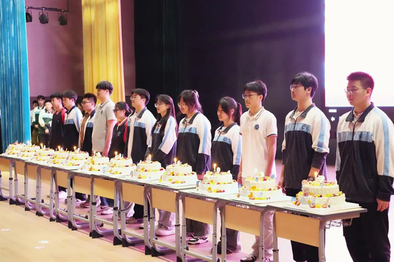 【高三級部】十八而至，為青春而戰(zhàn)——皖北協(xié)作區(qū)聯(lián)考表彰大會暨高三成人禮儀式