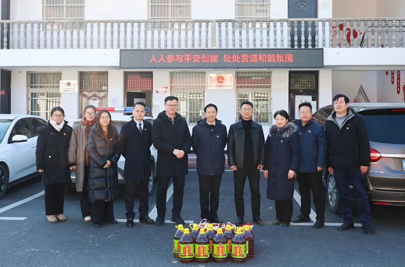 新華高級中學黨支部赴雙墩鎮(zhèn)富水村開展“送溫暖”主題黨日活動